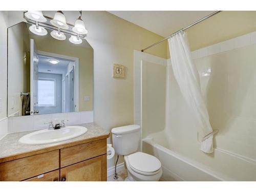 1401-800 Yankee Valley Boulevard Se, Airdrie, AB - Indoor Photo Showing Bathroom