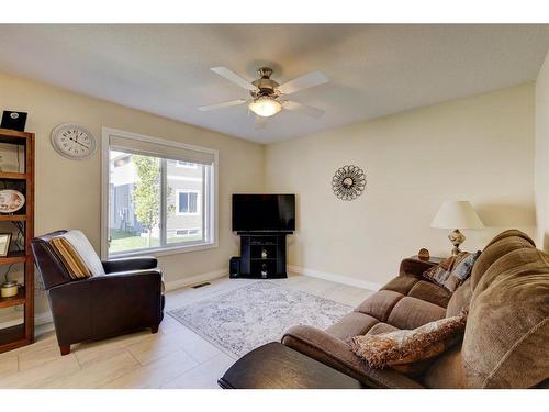 1401-800 Yankee Valley Boulevard Se, Airdrie, AB - Indoor Photo Showing Living Room