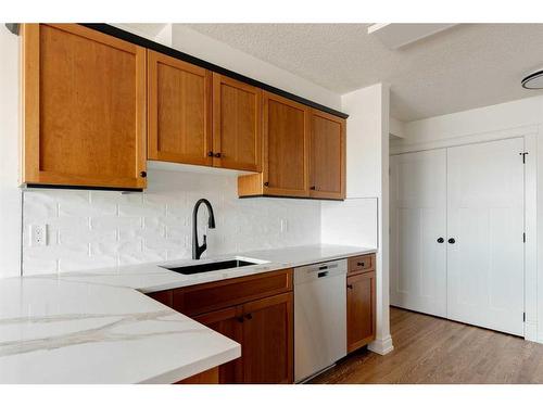 35-4915 8 Street Sw, Calgary, AB - Indoor Photo Showing Kitchen