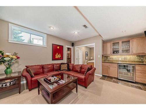 174 Mt Douglas Point Crescent, Calgary, AB - Indoor Photo Showing Living Room