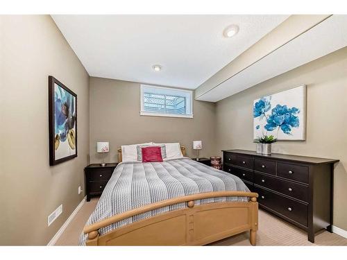 174 Mt Douglas Point Crescent, Calgary, AB - Indoor Photo Showing Bedroom