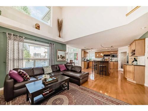 174 Mt Douglas Point Crescent, Calgary, AB - Indoor Photo Showing Living Room