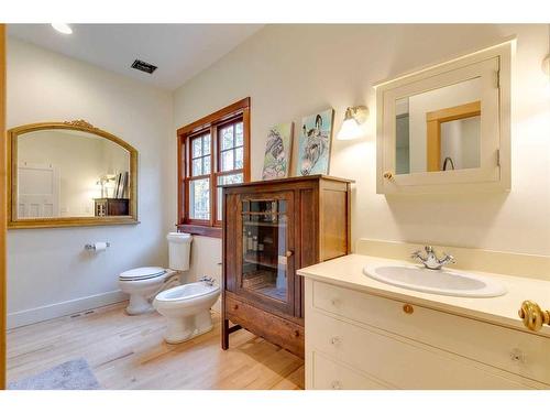 226135 1331 Drive West, Rural Foothills County, AB - Indoor Photo Showing Bathroom