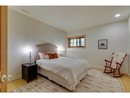 226135 1331 Drive West, Rural Foothills County, AB - Indoor Photo Showing Bedroom