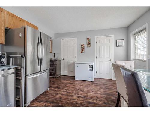 19-900 Allen Street Se, Airdrie, AB - Indoor Photo Showing Kitchen