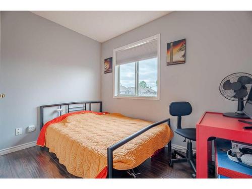 19-900 Allen Street Se, Airdrie, AB - Indoor Photo Showing Bedroom