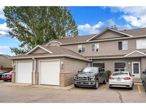 19-900 Allen Street Se, Airdrie, AB - Outdoor