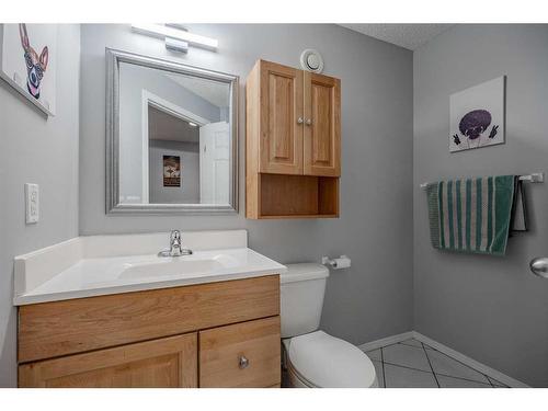 19-900 Allen Street Se, Airdrie, AB - Indoor Photo Showing Bathroom