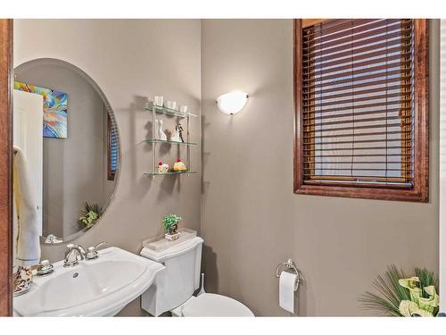 6 Rockcliff Landing Nw, Calgary, AB - Indoor Photo Showing Bathroom