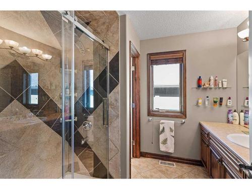 6 Rockcliff Landing Nw, Calgary, AB - Indoor Photo Showing Bathroom