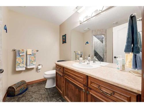 6 Rockcliff Landing Nw, Calgary, AB - Indoor Photo Showing Bathroom