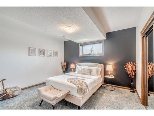 121 Croxford Estates Ne, Airdrie, AB - Indoor Photo Showing Bedroom