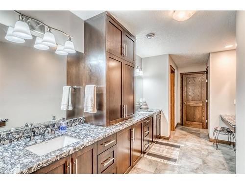 121 Croxford Estates Ne, Airdrie, AB - Indoor Photo Showing Bathroom