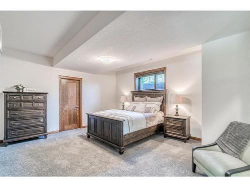 121 Croxford Estates Ne, Airdrie, AB - Indoor Photo Showing Bedroom