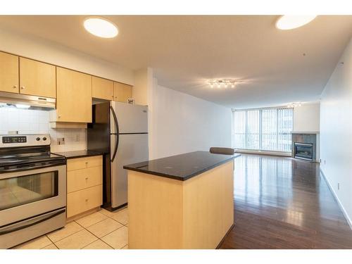 404-650 10 Street Sw, Calgary, AB - Indoor Photo Showing Kitchen