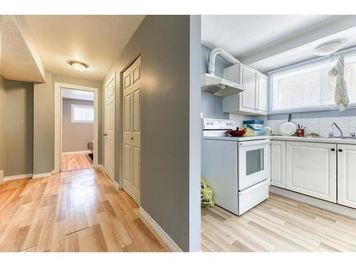 17 Doverville Way Se, Calgary, AB - Indoor Photo Showing Kitchen