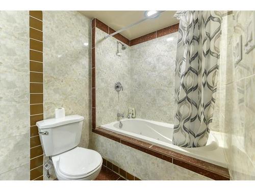 17 Doverville Way Se, Calgary, AB - Indoor Photo Showing Bathroom