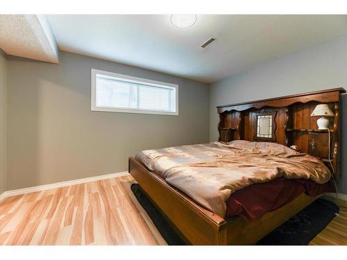 17 Doverville Way Se, Calgary, AB - Indoor Photo Showing Bedroom