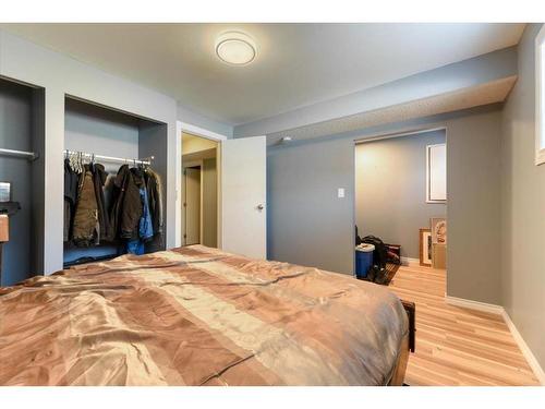 17 Doverville Way Se, Calgary, AB - Indoor Photo Showing Bedroom