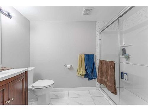 624 Harrison Court, Crossfield, AB - Indoor Photo Showing Bathroom