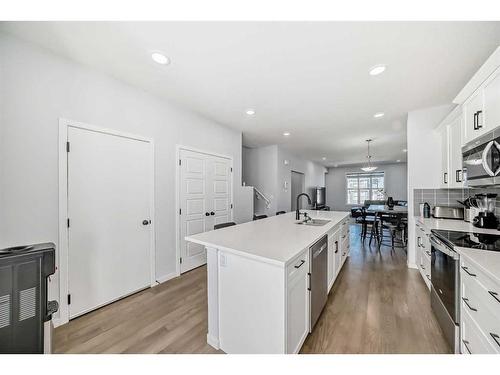 261 Aquila Drive Nw, Calgary, AB - Indoor Photo Showing Kitchen With Upgraded Kitchen