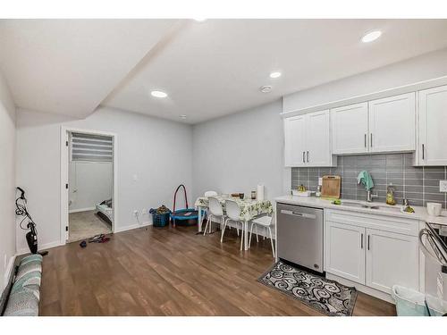 261 Aquila Drive Nw, Calgary, AB - Indoor Photo Showing Kitchen