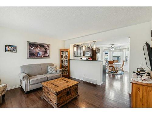 176 Elgin Meadows Park Se, Calgary, AB - Indoor Photo Showing Living Room