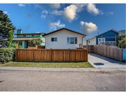 131 Castlebrook Rise NE Calgary, AB T3J 1Y3