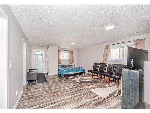 131 Castlebrook Rise Ne, Calgary, AB - Indoor Photo Showing Other Room