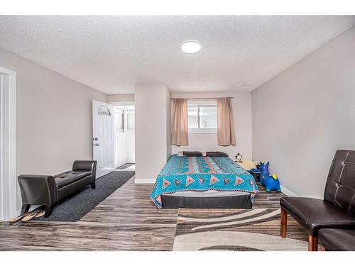 131 Castlebrook Rise Ne, Calgary, AB - Indoor Photo Showing Bedroom