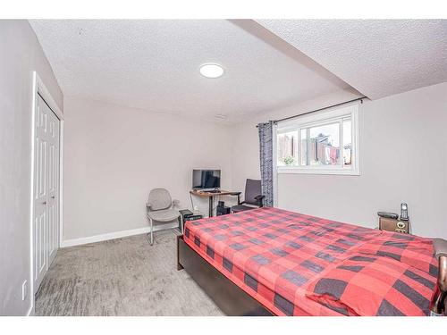 131 Castlebrook Rise Ne, Calgary, AB - Indoor Photo Showing Bedroom