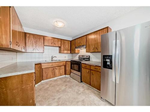 3-4636 73 Street Nw, Calgary, AB - Indoor Photo Showing Kitchen