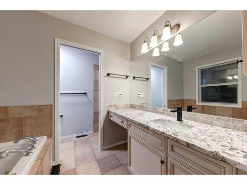 79 Discovery Ridge Park Sw, Calgary, AB - Indoor Photo Showing Bathroom