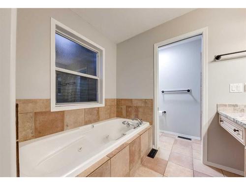 79 Discovery Ridge Park Sw, Calgary, AB - Indoor Photo Showing Bathroom