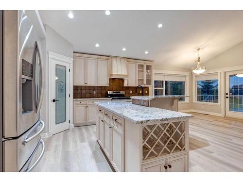 79 Discovery Ridge Park Sw, Calgary, AB - Indoor Photo Showing Kitchen