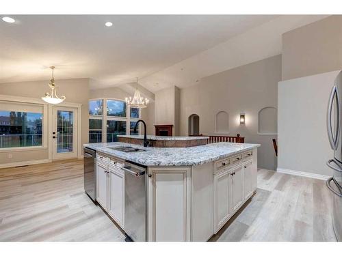 79 Discovery Ridge Park Sw, Calgary, AB - Indoor Photo Showing Kitchen