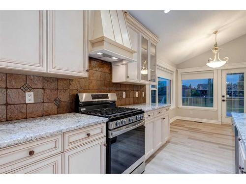 79 Discovery Ridge Park Sw, Calgary, AB - Indoor Photo Showing Kitchen