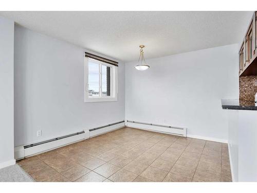 711-429 14 Street Nw, Calgary, AB - Indoor Photo Showing Other Room