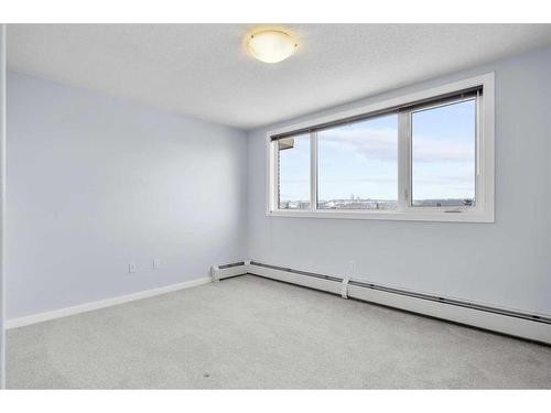 711-429 14 Street Nw, Calgary, AB - Indoor Photo Showing Other Room