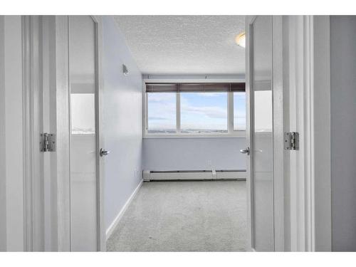 711-429 14 Street Nw, Calgary, AB - Indoor Photo Showing Other Room