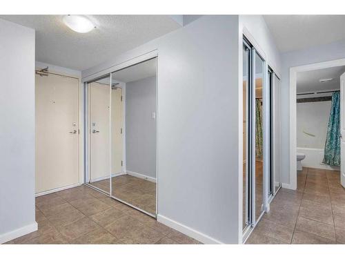 711-429 14 Street Nw, Calgary, AB - Indoor Photo Showing Other Room