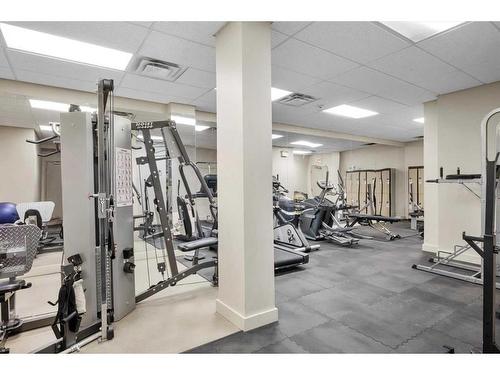 711-429 14 Street Nw, Calgary, AB - Indoor Photo Showing Gym Room