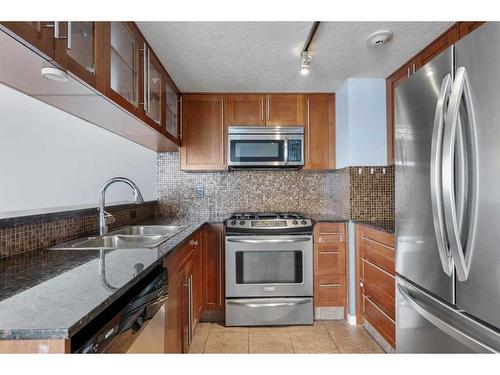 711-429 14 Street Nw, Calgary, AB - Indoor Photo Showing Kitchen With Double Sink With Upgraded Kitchen