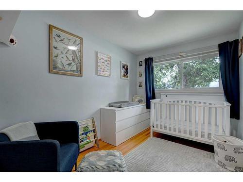 6618 18 Street Se, Calgary, AB - Indoor Photo Showing Bedroom