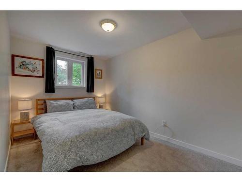 6618 18 Street Se, Calgary, AB - Indoor Photo Showing Bedroom