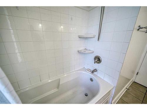 1356 Lake Michigan Crescent Se, Calgary, AB - Indoor Photo Showing Bathroom