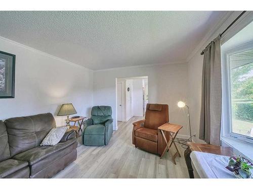 1356 Lake Michigan Crescent Se, Calgary, AB - Indoor Photo Showing Living Room