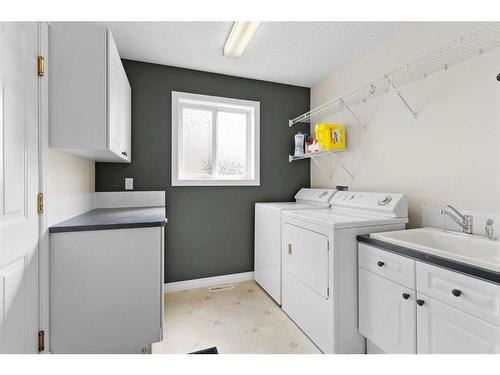 199 West Lakeview Circle, Chestermere, AB - Indoor Photo Showing Laundry Room