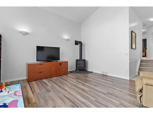 199 West Lakeview Circle, Chestermere, AB - Indoor Photo Showing Bedroom