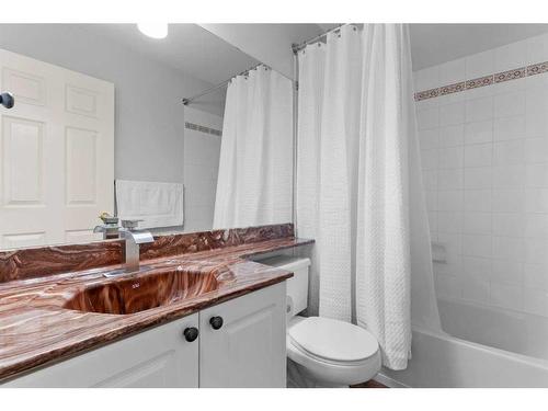 199 West Lakeview Circle, Chestermere, AB - Indoor Photo Showing Bathroom